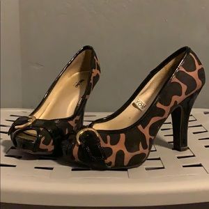 Giraffe print Heels